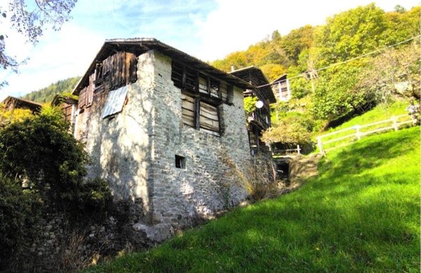 casa indipendente in vendita a Varallo in zona Camasco