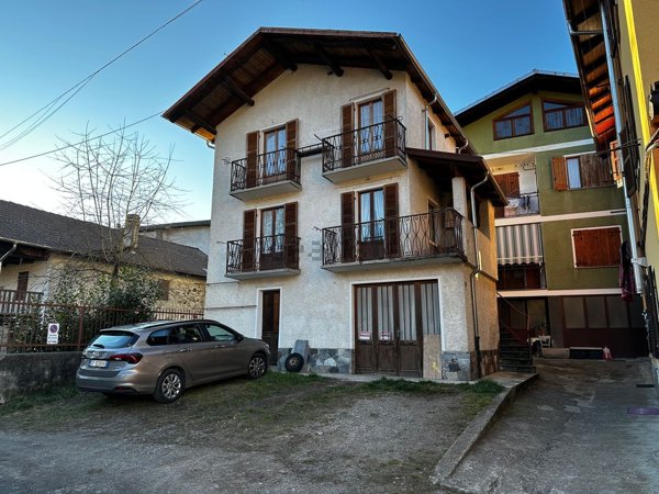 casa indipendente in vendita a Varallo in zona Cervarolo