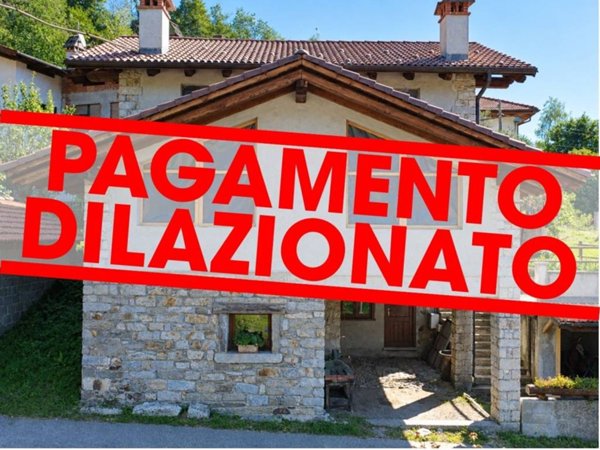 casa indipendente in vendita a Varallo in zona Parone