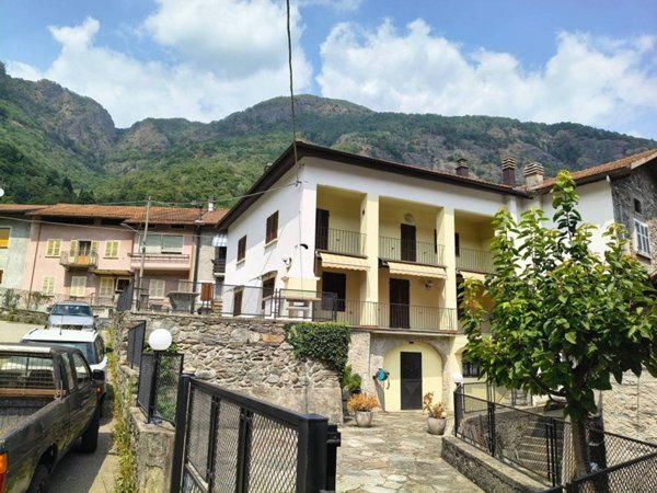 casa indipendente in vendita a Varallo in zona Valmaggia