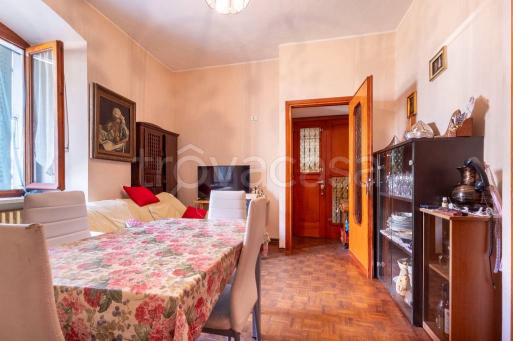 appartamento in vendita a Varallo in zona Crevola