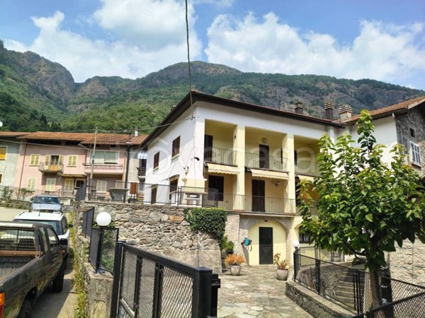 casa indipendente in vendita a Varallo in zona Valmaggia