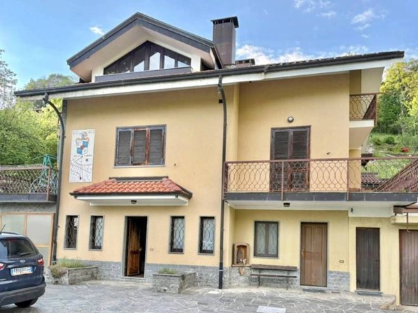 casa indipendente in vendita a Varallo in zona Morondo