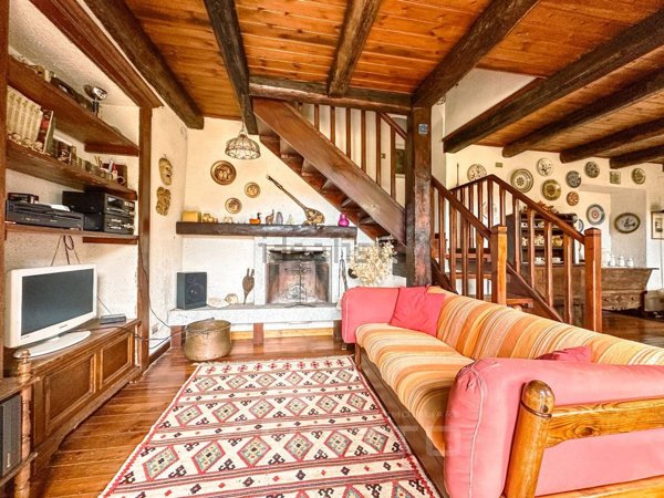 casa indipendente in vendita a Varallo in zona Crevola