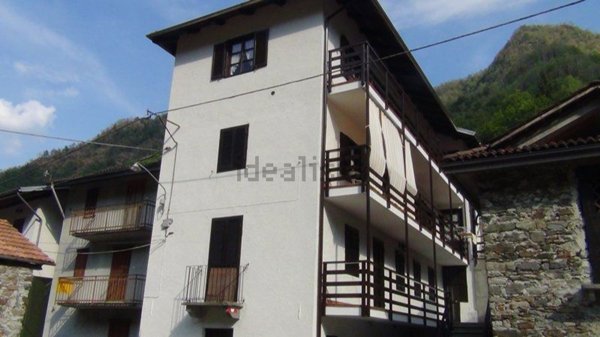 casa indipendente in vendita a Varallo in zona Morca