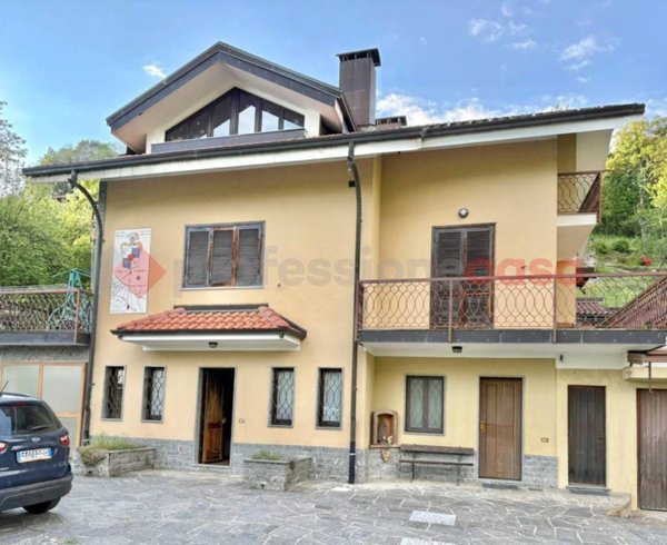 casa indipendente in vendita a Varallo in zona Morondo