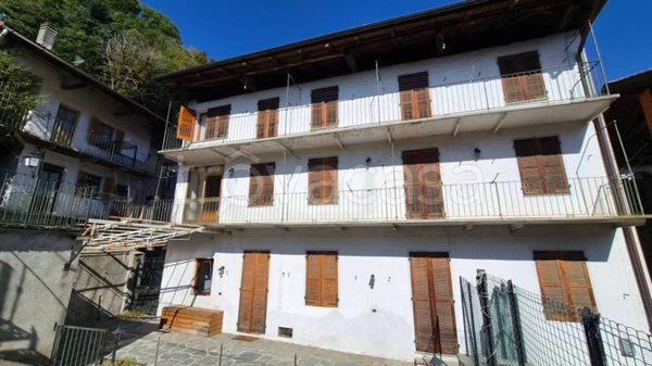 casa indipendente in vendita a Varallo in zona Crevola