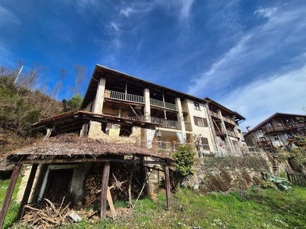 casa indipendente in vendita a Varallo