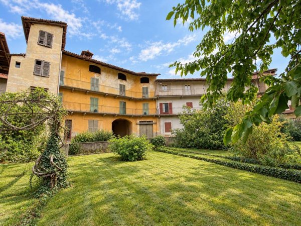 casa indipendente in vendita a Varallo in zona Crevola