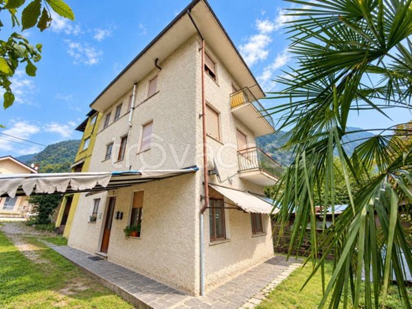 casa indipendente in vendita a Varallo in zona Crevola
