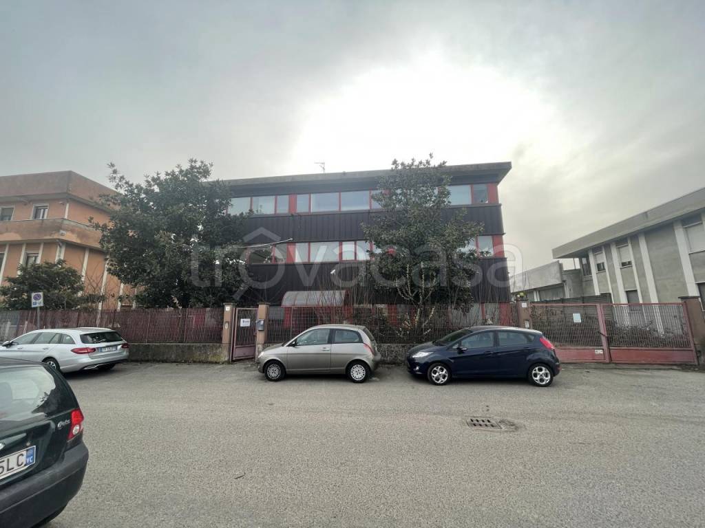 capannone in vendita a Vercelli