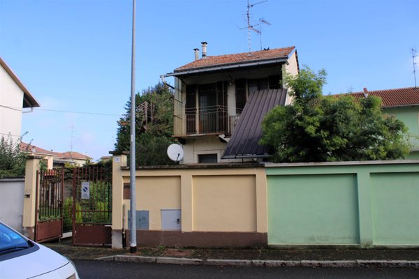 casa indipendente in vendita a Vercelli in zona Cappuccini