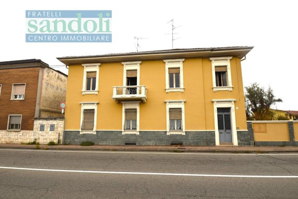 casa indipendente in vendita a Vercelli in zona Centro Città