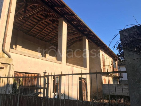 casa indipendente in vendita a Vercelli in zona Cappuccini