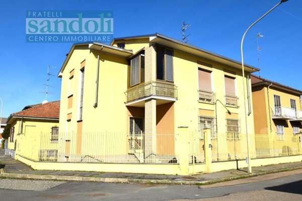 casa indipendente in vendita a Vercelli in zona Centro Città