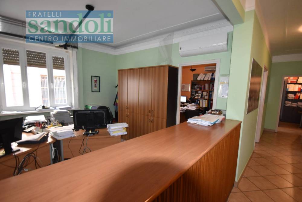 ufficio in vendita a Vercelli in zona Centro Città