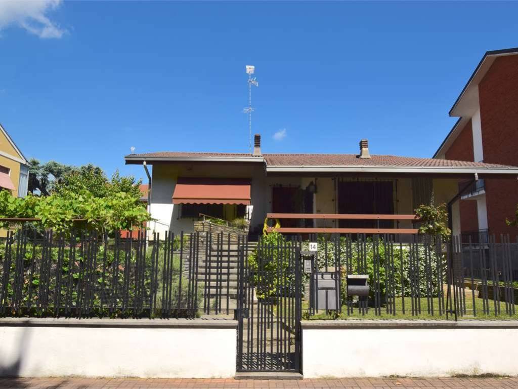 casa indipendente in vendita a Vercelli in zona Porta Torino