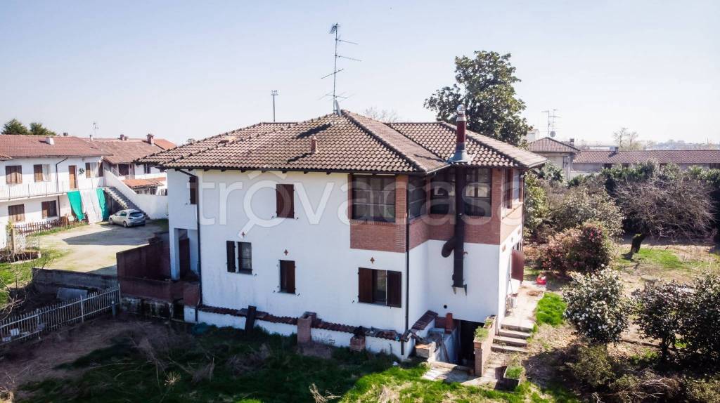 casa indipendente in vendita a Vercelli in zona Bivio Sesia
