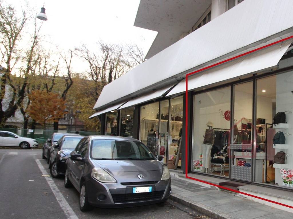 negozio in vendita a Vercelli in zona Centro Città