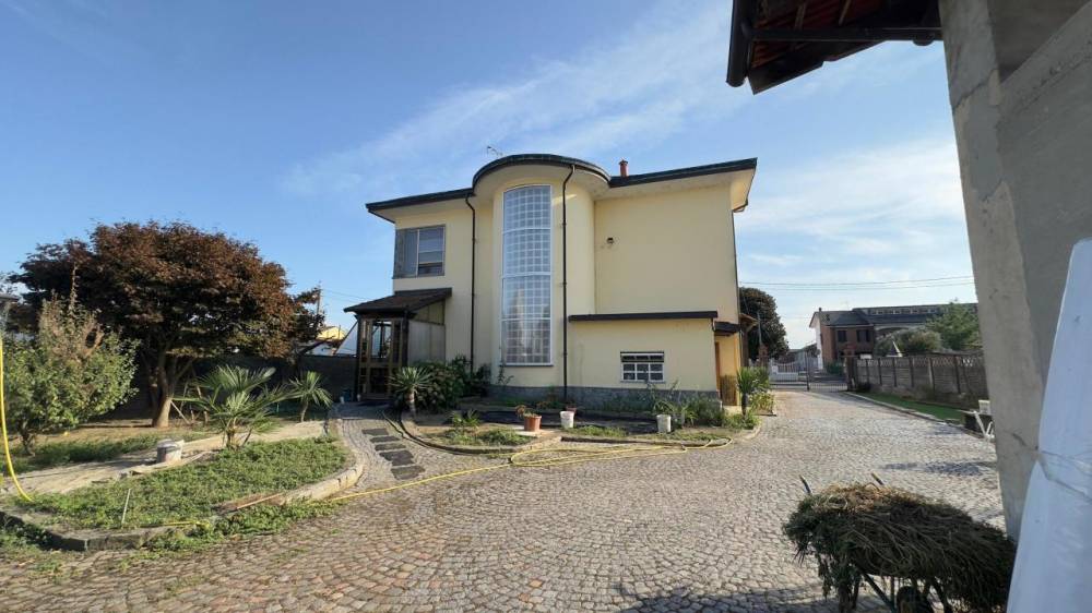 casa indipendente in vendita a Vercelli in zona Cappuccini