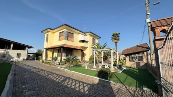 casa indipendente in vendita a Vercelli in zona Cappuccini