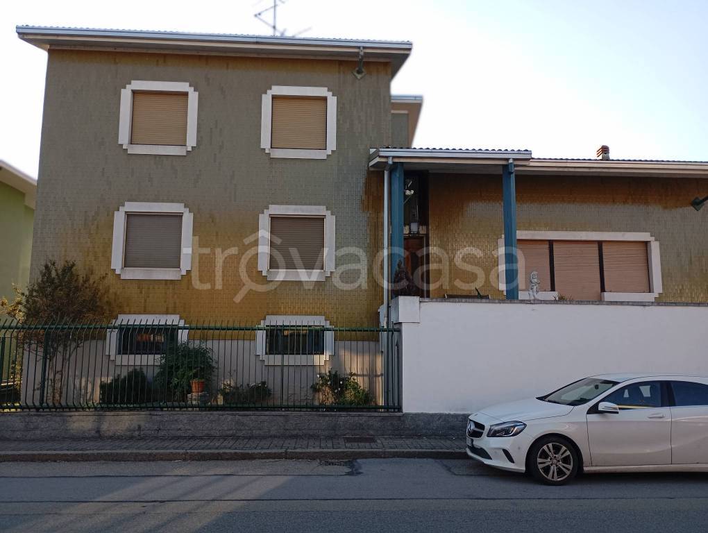 casa indipendente in vendita a Vercelli