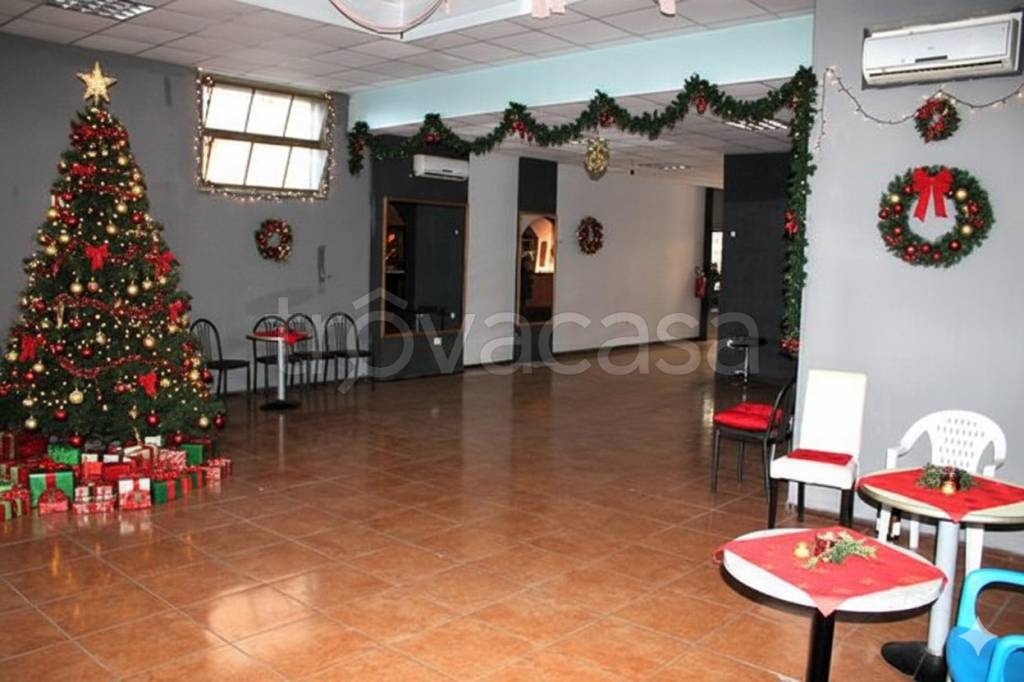 negozio in vendita a Vercelli in zona Centro Città