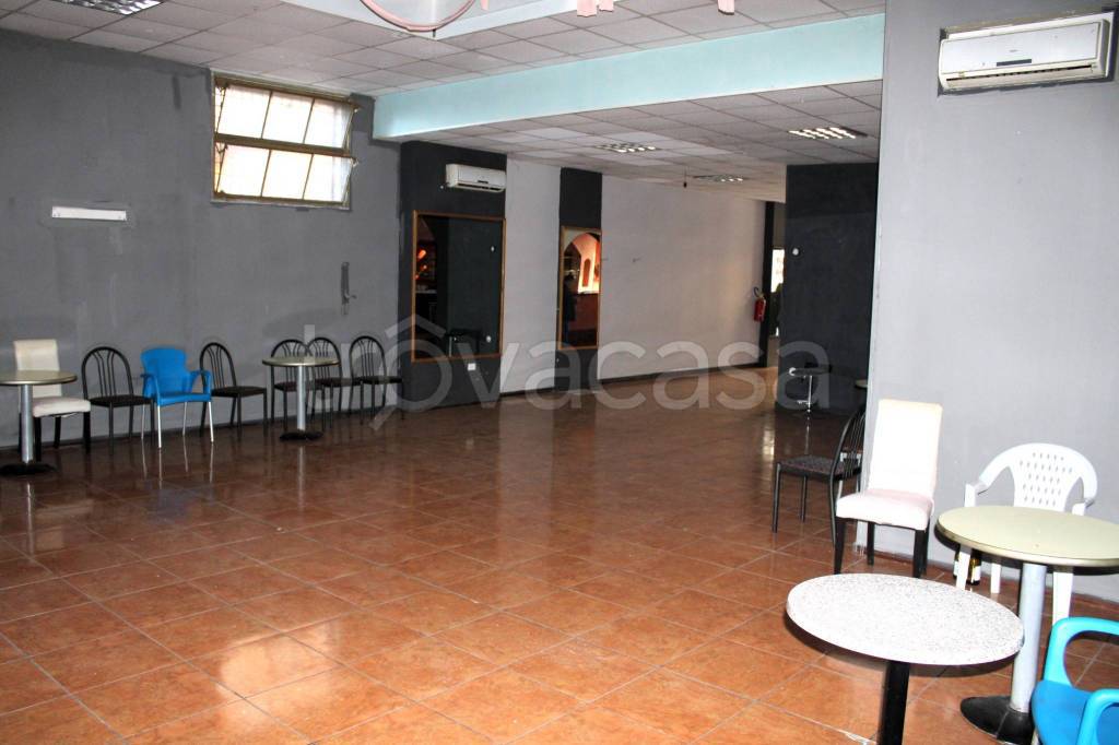 negozio in vendita a Vercelli in zona Centro Città