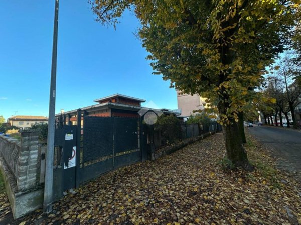 casa indipendente in vendita a Vercelli