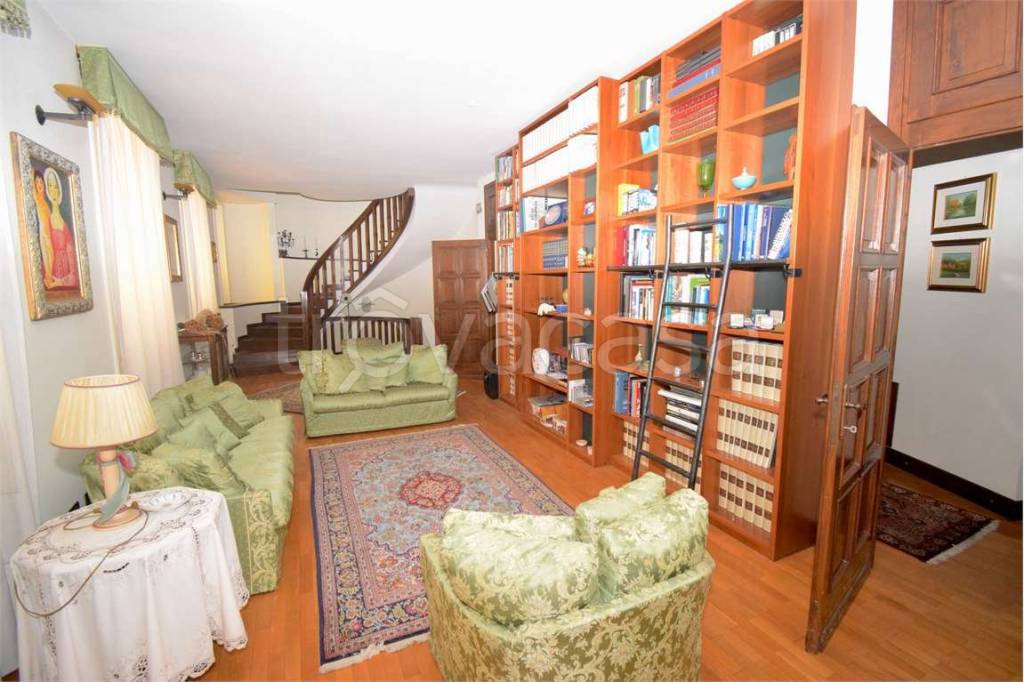 casa indipendente in vendita a Vercelli in zona Centro Città