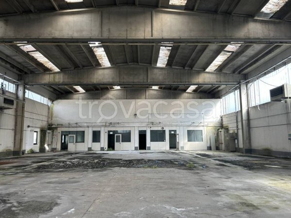 locale commerciale in vendita a Vercelli