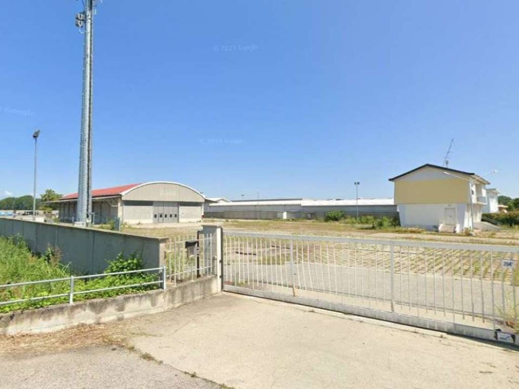 locale commerciale in vendita a Vercelli in zona Porta Torino