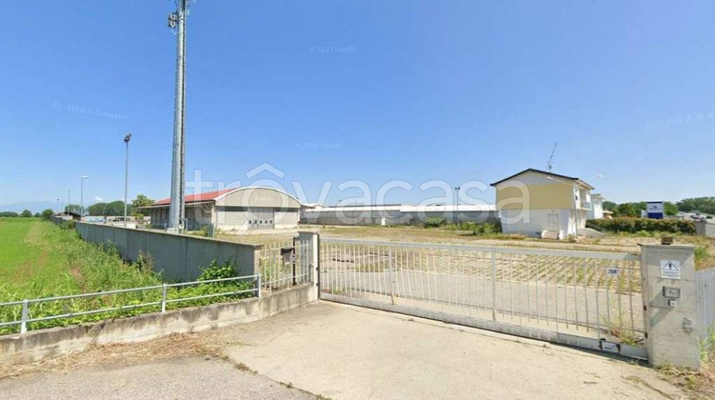 locale commerciale in vendita a Vercelli in zona Via Trino