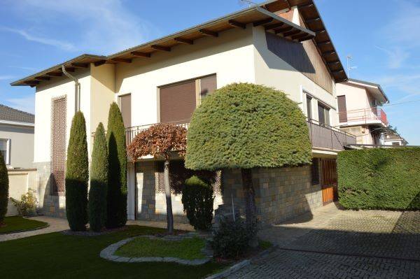 casa indipendente in vendita a Vercelli in zona Cappuccini