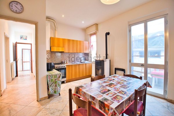 casa indipendente in vendita a Vercelli in zona Cappuccini