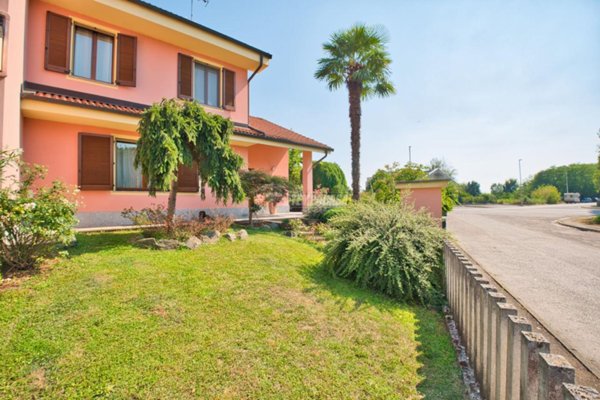 casa indipendente in vendita a Vercelli