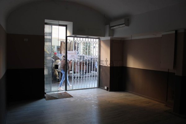 locale commerciale in vendita a Vercelli in zona Centro Città