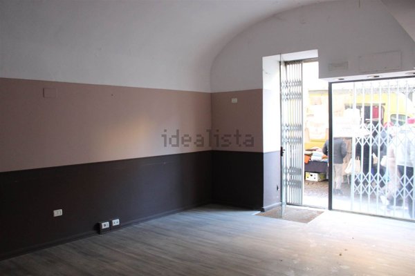 locale commerciale in vendita a Vercelli in zona Centro Città