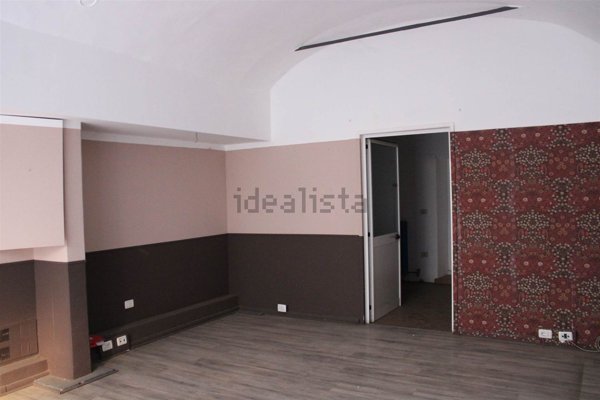 locale commerciale in vendita a Vercelli in zona Centro Città