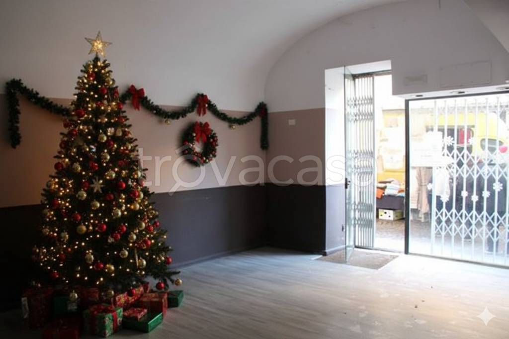 negozio in vendita a Vercelli in zona Centro Città