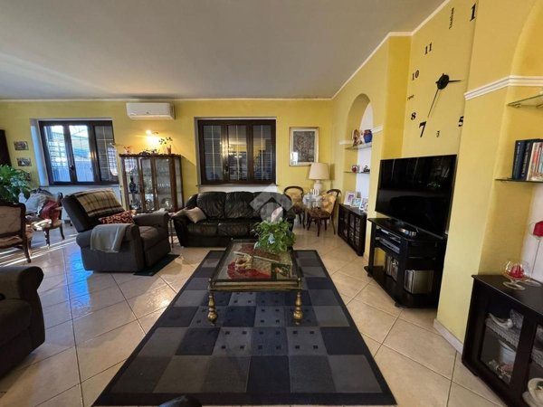 casa indipendente in vendita a Vercelli in zona Centro Città