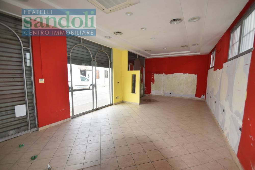 locale commerciale in vendita a Vercelli in zona Porta Torino
