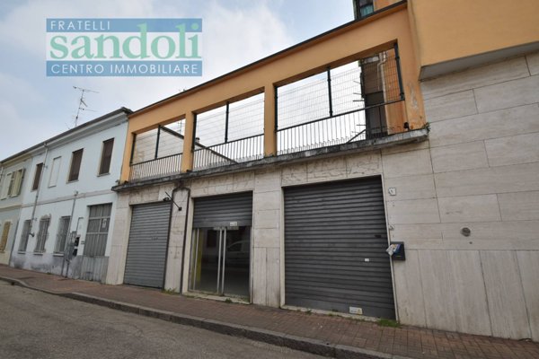 locale commerciale in vendita a Vercelli in zona Porta Torino