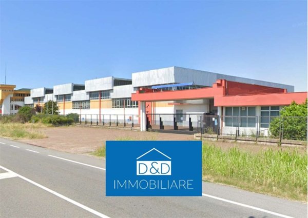 locale commerciale in vendita a Vercelli