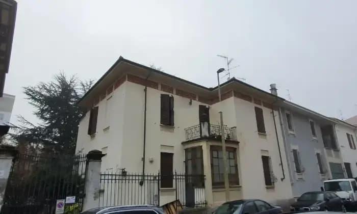 casa indipendente in vendita a Vercelli
