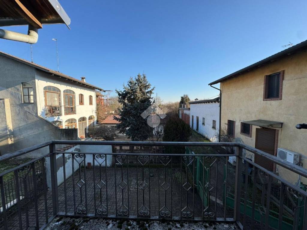 casa indipendente in vendita a Vercelli in zona Cappuccini