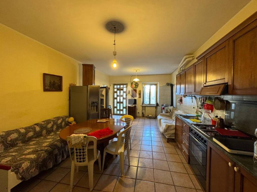 casa indipendente in vendita a Vercelli in zona Cappuccini