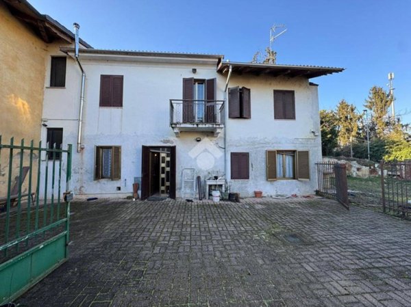 casa indipendente in vendita a Vercelli in zona Cappuccini