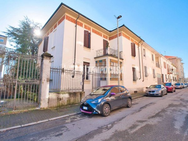 casa indipendente in vendita a Vercelli