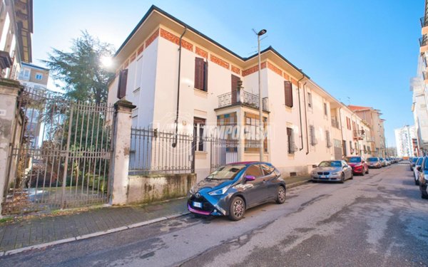 casa indipendente in vendita a Vercelli